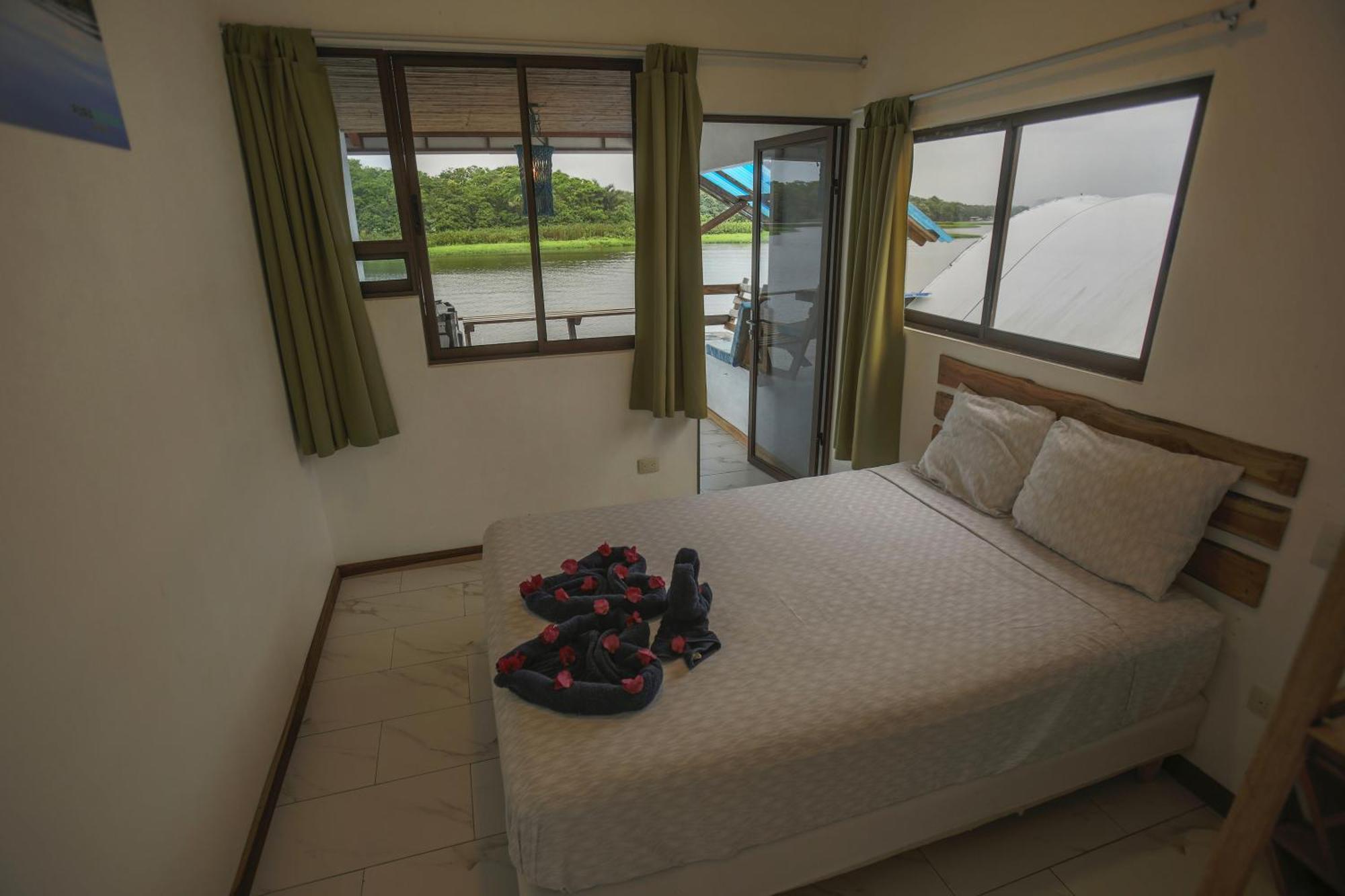 Hotel Pura Natura Riverside Tortuguero Exteriör bild