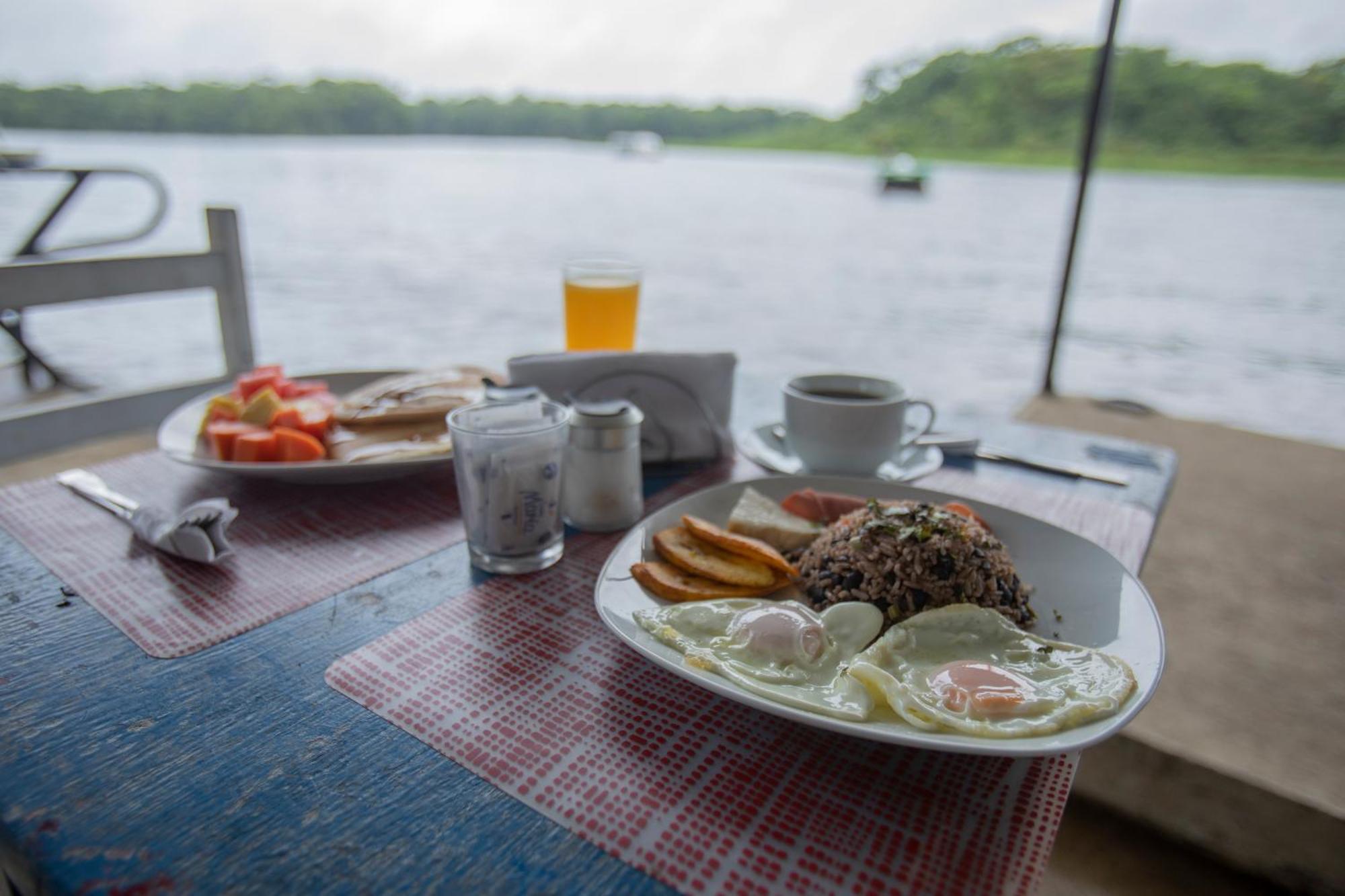 Hotel Pura Natura Riverside Tortuguero Exteriör bild